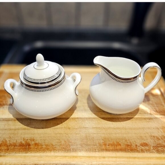 Royal Doulton Sugar Bowl and Creamer Set - Picture 1 of 6